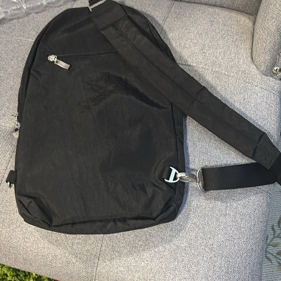 Baggallini Crossbody Sling bag - Picture 11 of 13